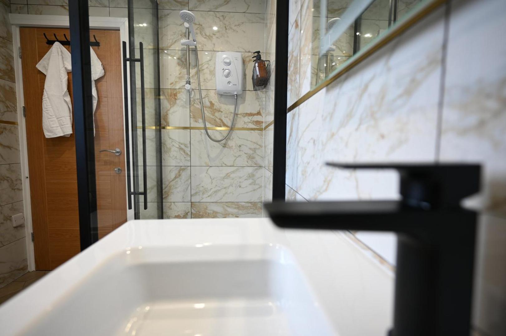 Luxury Two Bed Apartment - Cardiff City Centre المظهر الخارجي الصورة